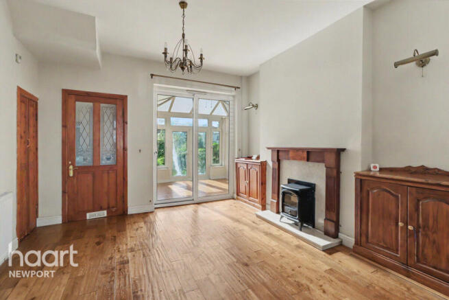 3 bed property, in Aston Crescent, £200,000