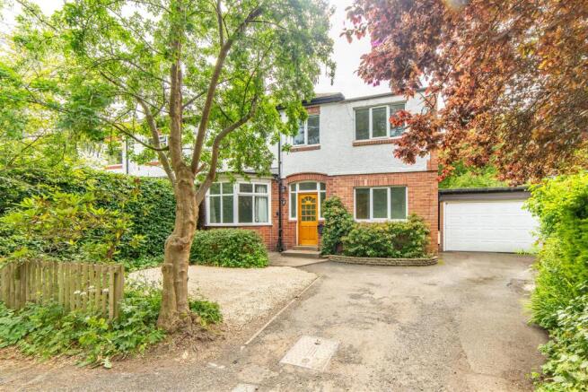4 bed property, in The Crescent, £525,000