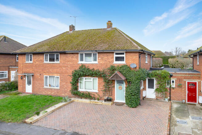 3 bed property, in Elm Drive, £525,000