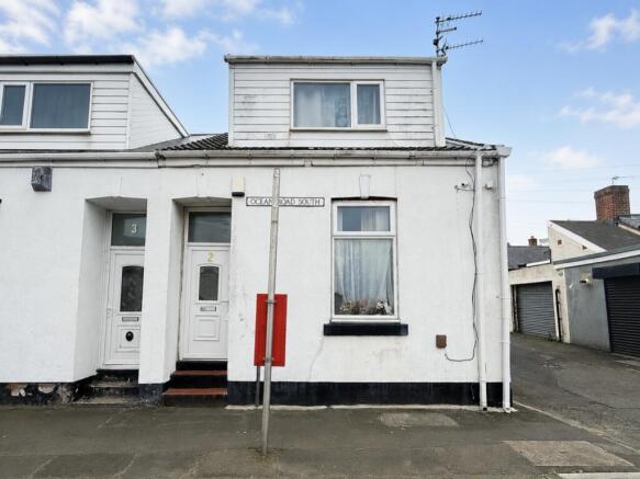 2 bed property, in Ocean Road South, £65,000