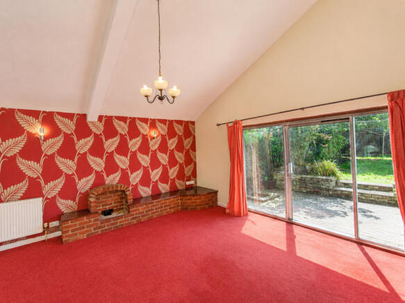 2 bed property, in Appletree Walk, £280,000