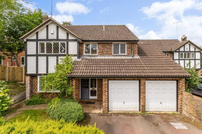 4 bed property, in The Byeway, £1,050,000