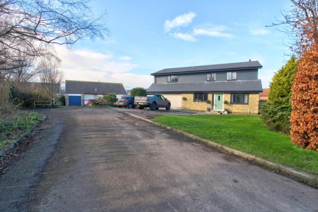 4 bed property, in Woodstead, £500,000