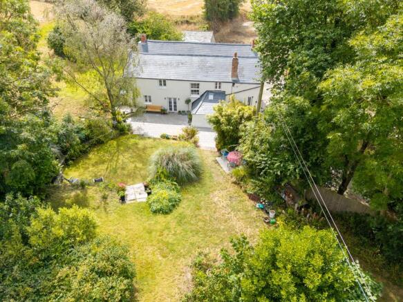 4 bed property, in Tredannick Farmhouse, £935,000
