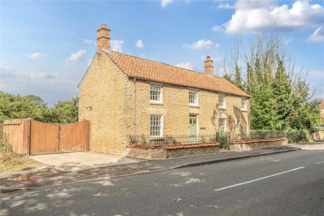 4 bed property, in Toft, £500,000