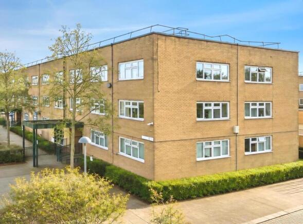1 bed property, in North Tenth Street, £130,000
