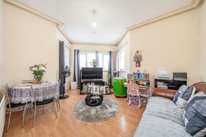 1 bed property, in Gleneagle Road, £225,000