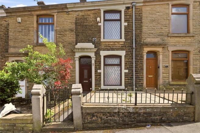 2 bed property, in Park Road, £135,000