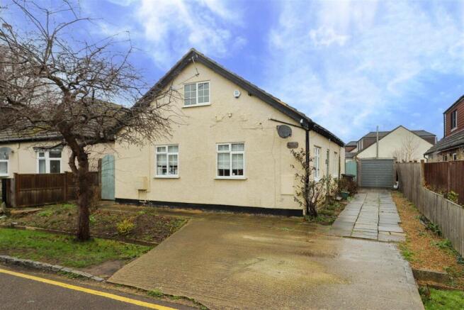 3 bed property, in Poplar Road, £695,000