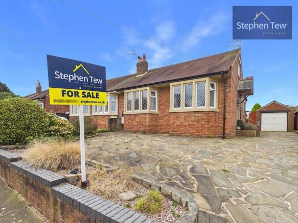 2 bed property, in Westby Way, £200,000