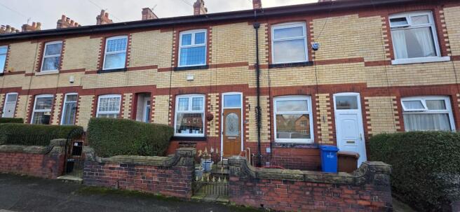 2 bed property, in Springfield Avenue, £250,000