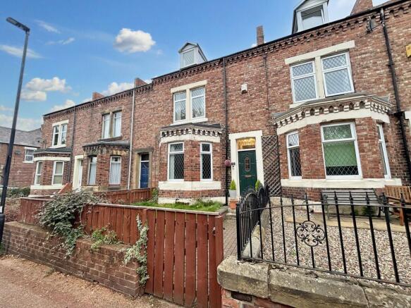 4 bed property, in Loraine Terrace, £195,000