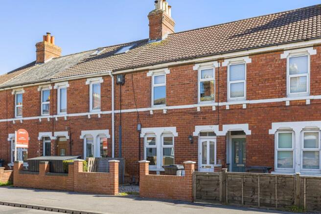 3 bed property, in Swindon Road, £265,000