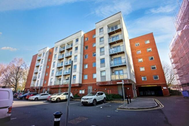 1 bed property, in Elmira Way, £70,000