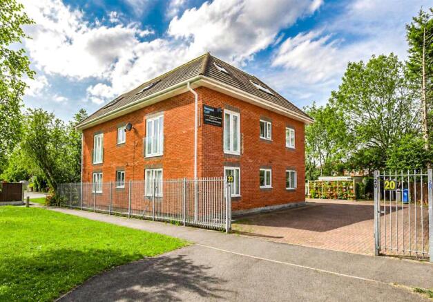 8 bed property, in Southcroft, £500,000