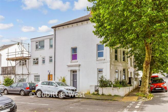1 bed property, in Clyde Road, £300,000