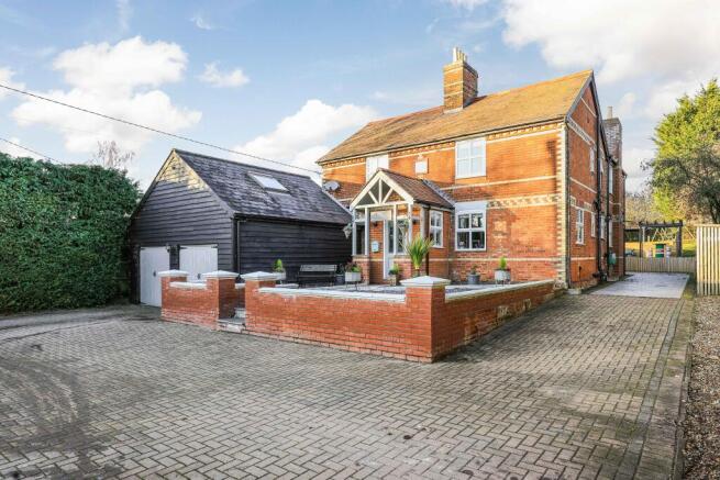 7 bed property, in Bangs Close, £1,000,000