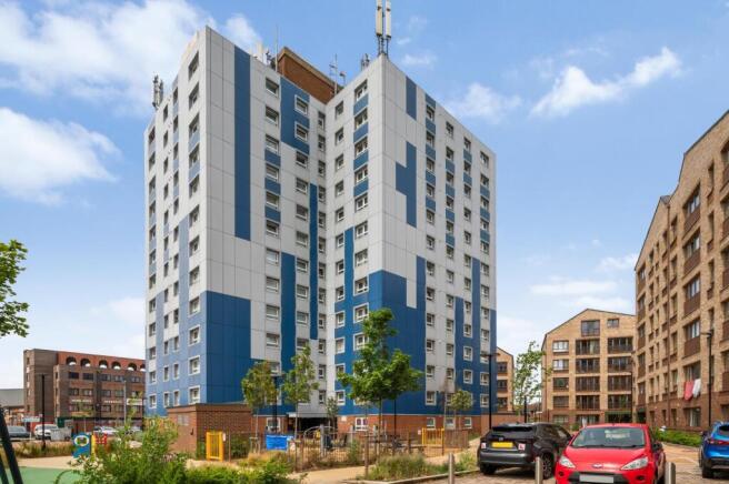 2 bed property, in Green Lane, £235,000