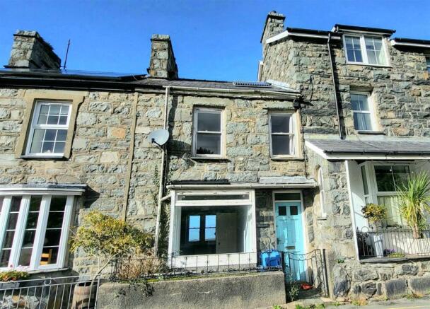 2 bed property, in Dwylan, £169,950