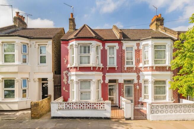 3 bed property, in Letchworth Street, £775,000