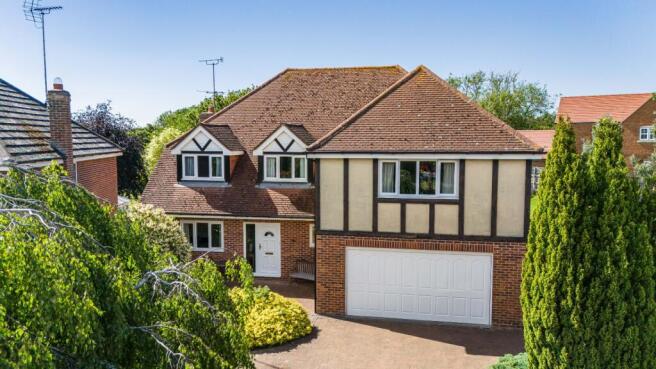 5 bed property, in Friars Close, £750,000