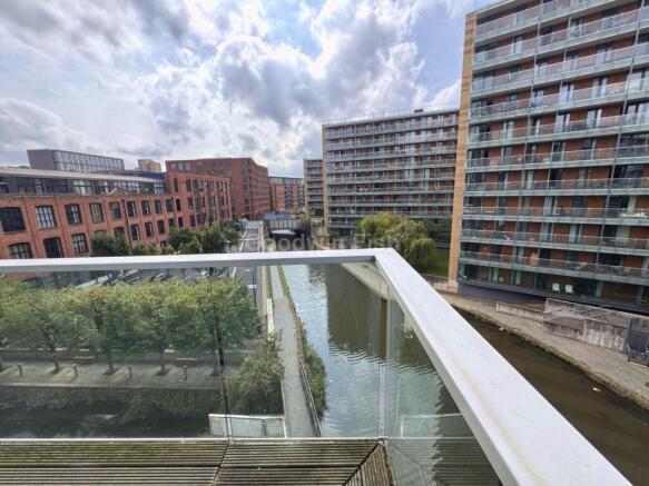 2 bed property, in Timber Wharf, £310,000