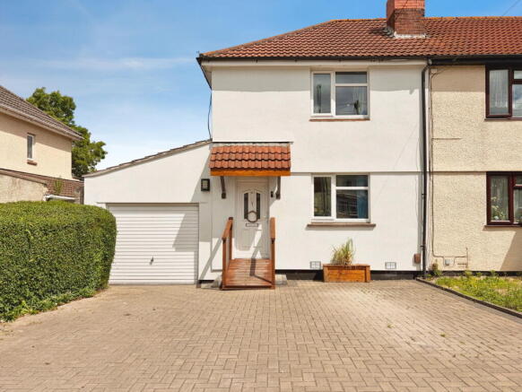 2 bed property, in New Fosseway Road, £315,000