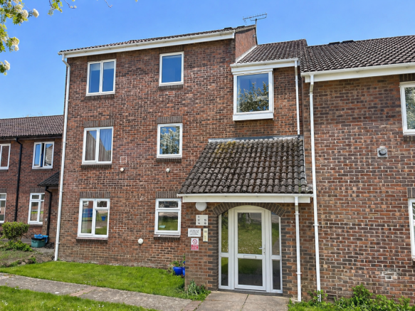 2 bed property, in Rowan Court, £189,950
