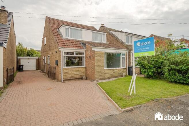 4 bed property, in Greenloons Drive, £350,000