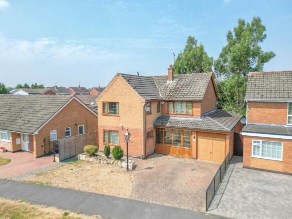 4 bed property, in Pallett Drive, £425,000