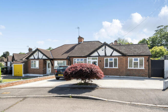 3 bed property, in Richmond Gardens, £745,000