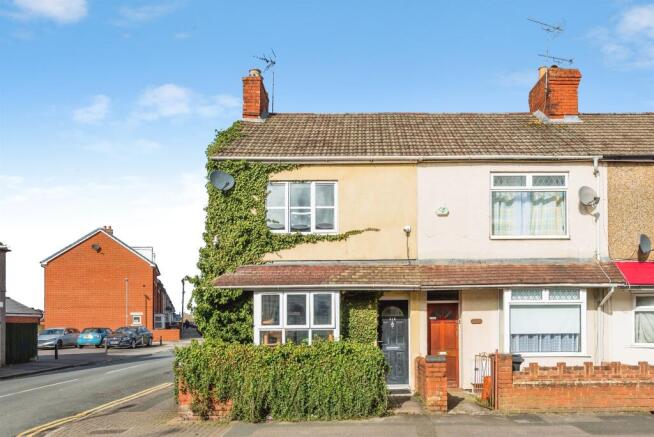 2 bed property, in Ferndale Road, £210,000