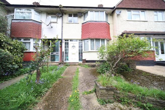 3 bed property, in Chaucer Close, £560,000