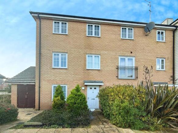 2 bed property, in Realmwood Close, £190,000