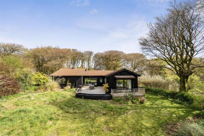 5 bed property, in Treworra, £765,000