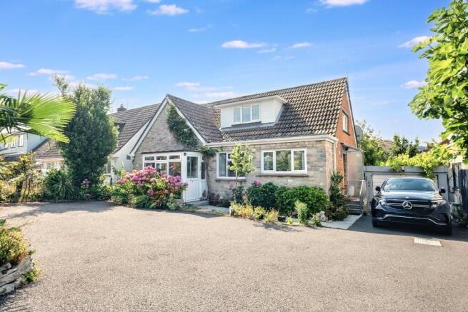 5 bed property, in Rabling Road, £825,000