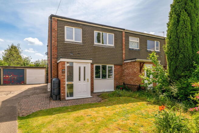 3 bed property, in Middle Street, £190,000