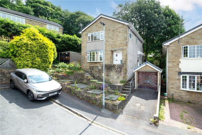 3 bed property, in Langley Road, £275,000
