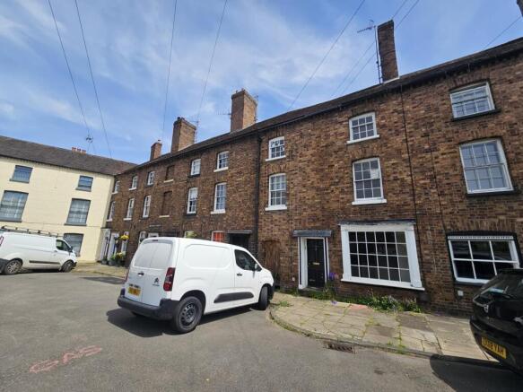 2 bed property, in Hospital Street, £177,500