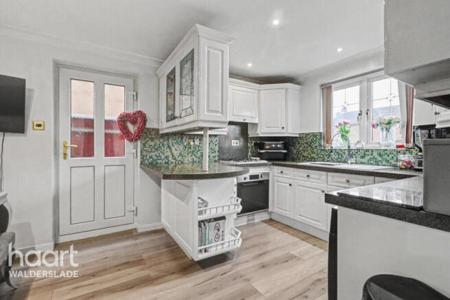 3 bed property, in Wiltshire Close, £375,000