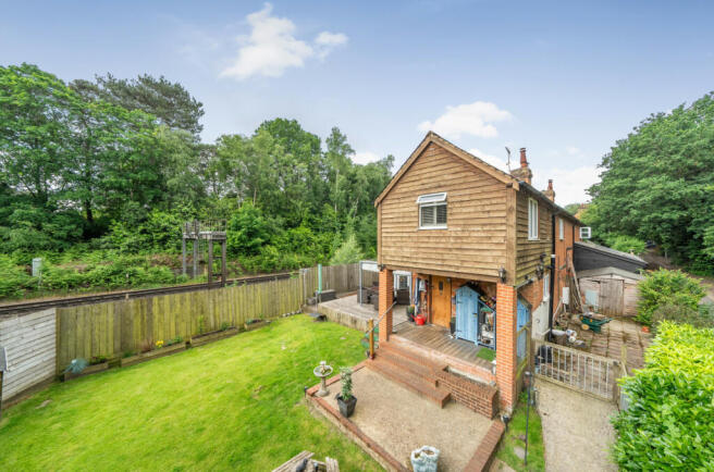 3 bed property, in Woking, £575,000