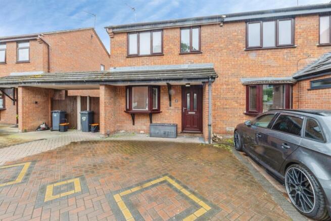 3 bed property, in Bishop King Court, £190,000