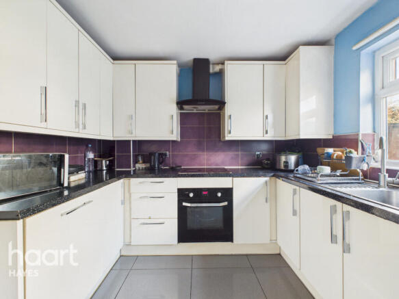 2 bed property, in Abbey Close, £400,000