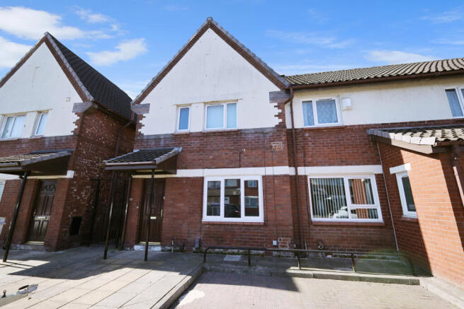 1 bed property, in Bosley Road, £100,000