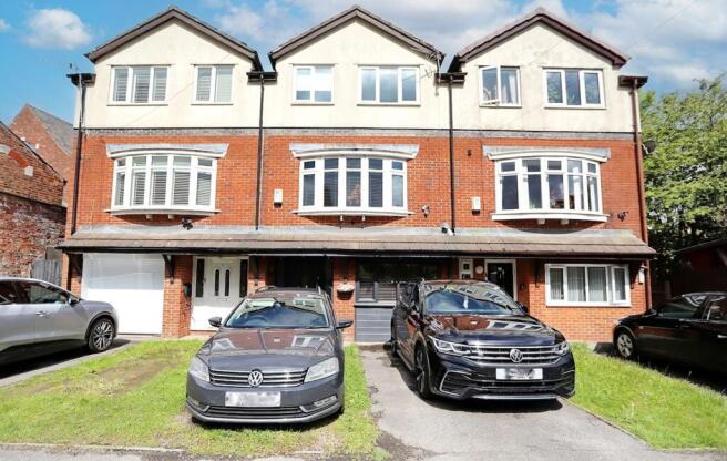 3 bed property, in Newtown Mews, £325,000