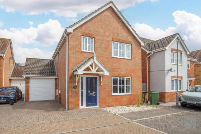 3 bed property, in Balmoral Close, £280,000