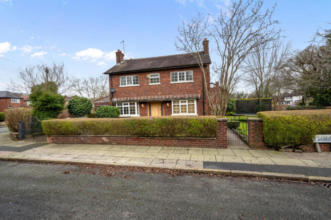 5 bed property, in Beechpark Avenue, £650,000