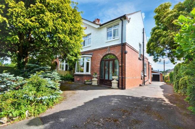 3 bed property, in Park Drive, £300,000