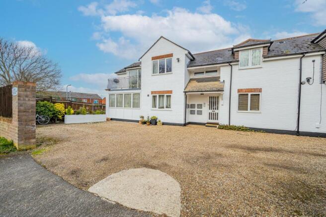 1 bed property, in Park Corner, £255,000