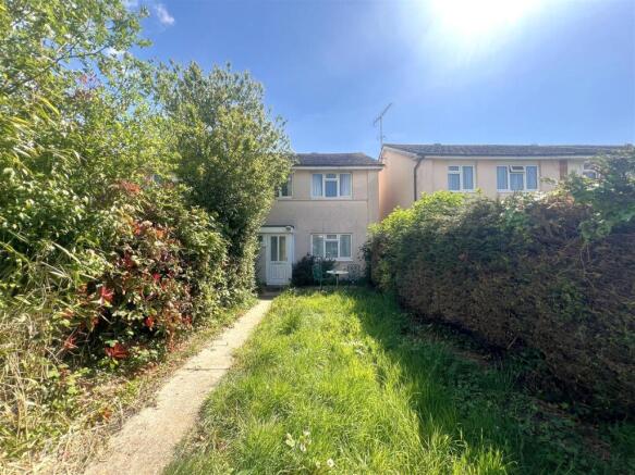 3 bed property, in Elspring Mead, £239,750